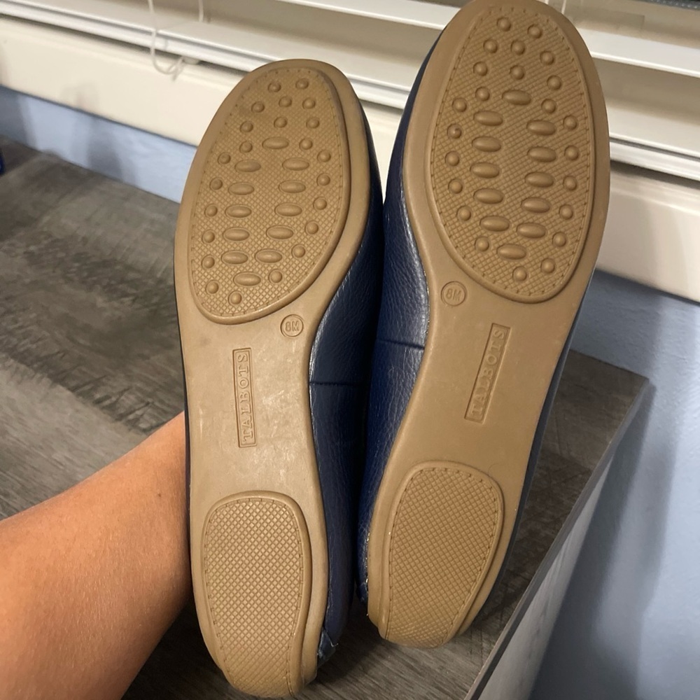 Talbots Navy Blue Leather Loafers with
Gold Hardware Made In Vietnam Size 8M - Picture 3 of 14